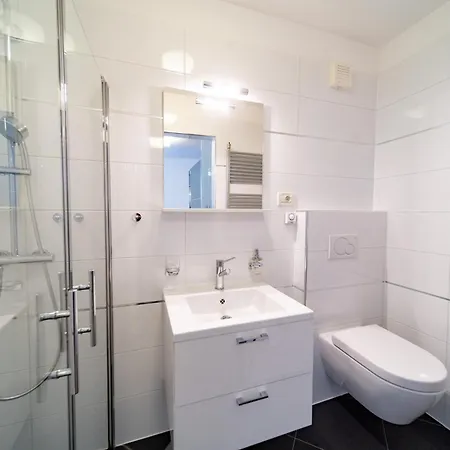 Spacious Modern One Bedroom With Garden & Seaview * راب