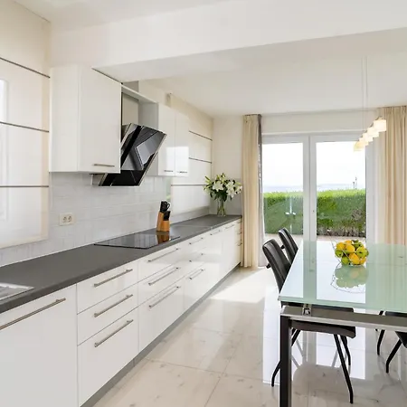 شقة Spacious Modern One Bedroom With Garden & Seaview راب