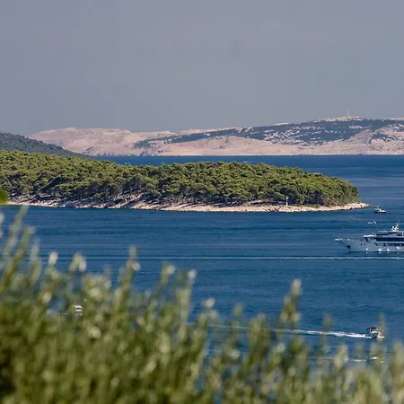 شقة Spacious Modern One Bedroom With Garden & Seaview