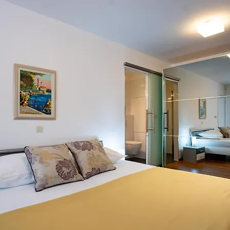 Apartment Spacious Modern One Bedroom With Garden & Seaview *