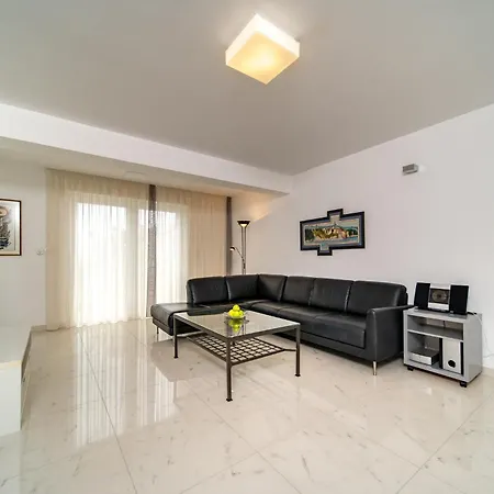 Apartment Spacious Modern One Bedroom With Garden & Seaview Rab Town