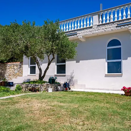 Daire Spacious Modern One Bedroom With Garden & Seaview *