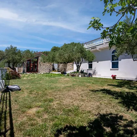 Spacious Modern One Bedroom With Garden & Seaview * Rab Town