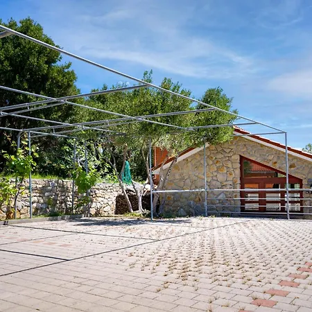 Spacious Modern One Bedroom With Garden & Seaview Apartment Rab Town