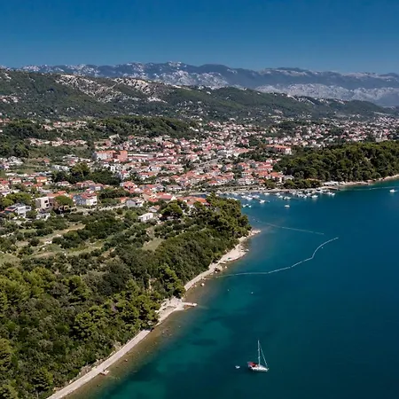 Apartment Spacious Modern One Bedroom With Garden & Seaview *