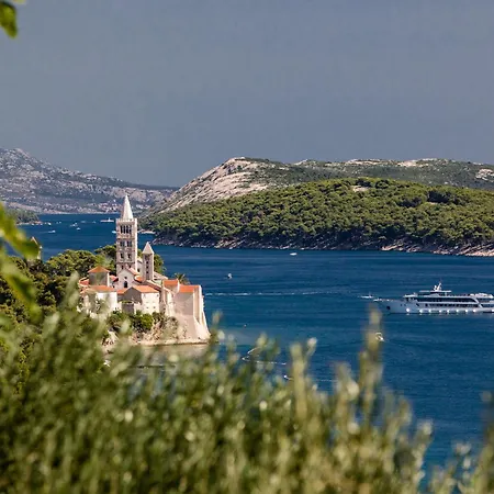 Apartment Spacious Modern One Bedroom With Garden & Seaview *