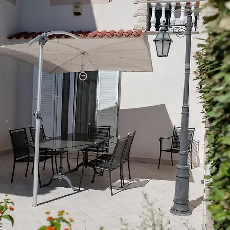 Spacious Modern One Bedroom With Garden & Seaview Rab Town