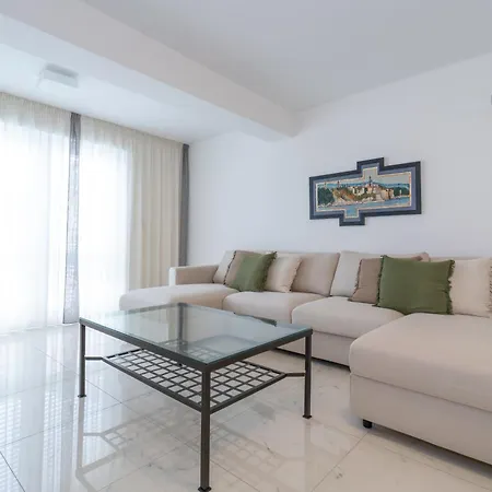 Appartement Spacious Modern One Bedroom With Garden & Seaview