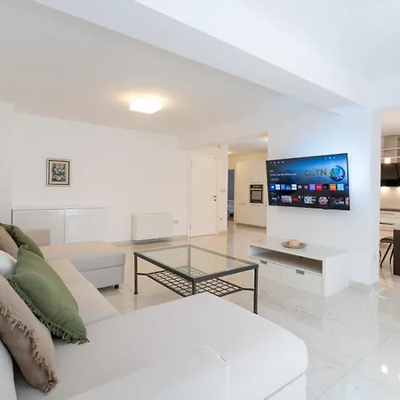 Spacious Modern One Bedroom With Garden & Seaview Appartement *
