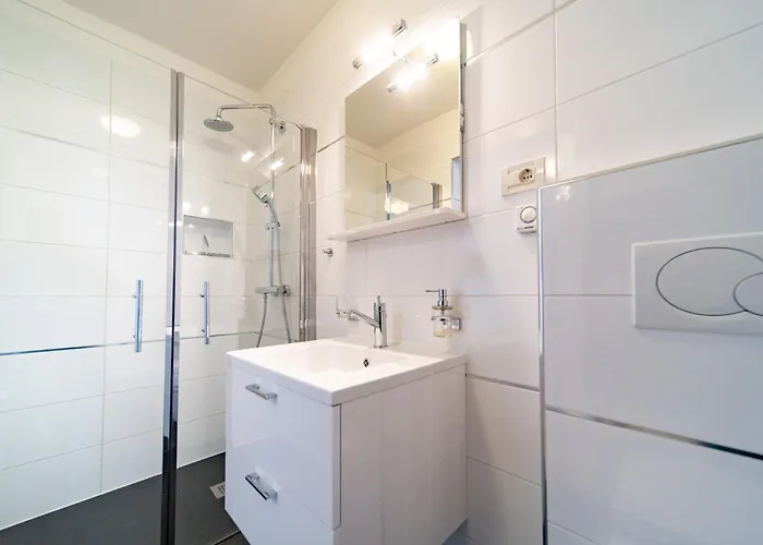 아파트 Spacious Modern One Bedroom With Garden & Seaview 라브