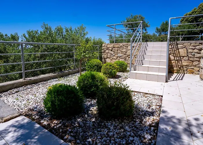 아파트 Spacious Modern One Bedroom With Garden & Seaview
