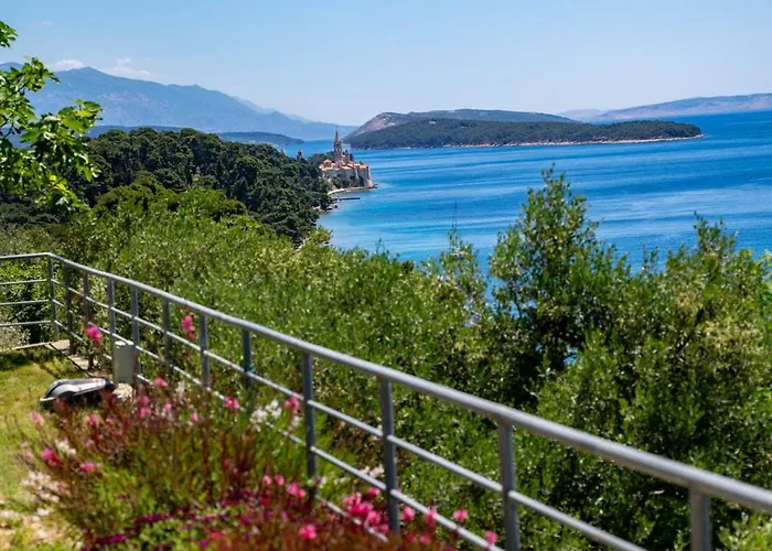 Spacious Modern One Bedroom With Garden & Seaview 아파트