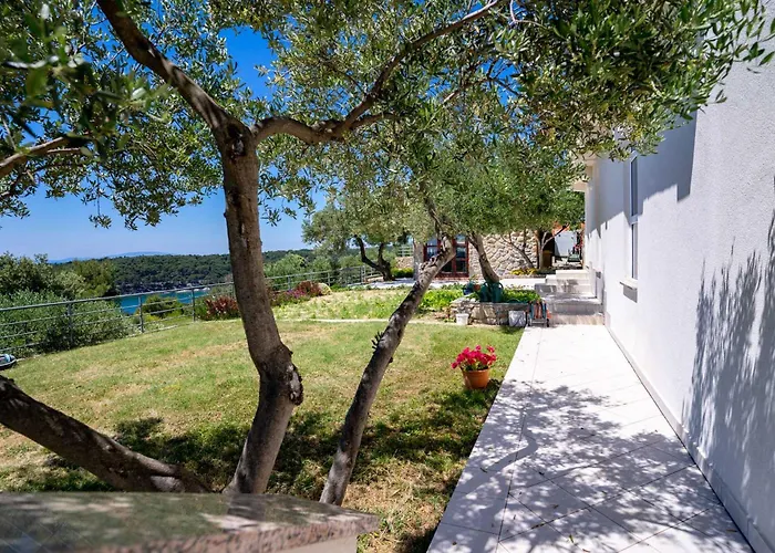 Spacious Modern One Bedroom With Garden & Seaview 아파트